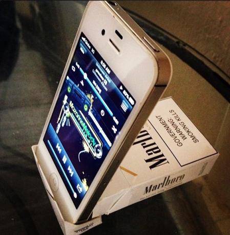 Instagram-Life-hakata-Cigarette-Pack-Iphone-Dock