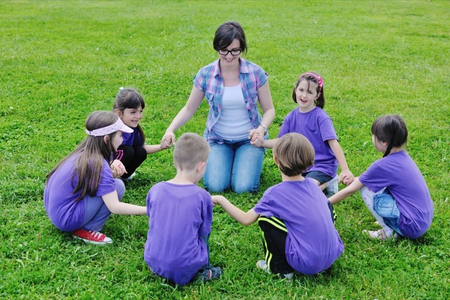 esikoulu-kids-playing-peli