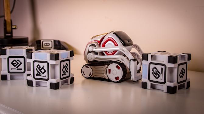 Tällä lelu-robotilla on oma elämänsä: Anki Cozmo Review Cozmo 18