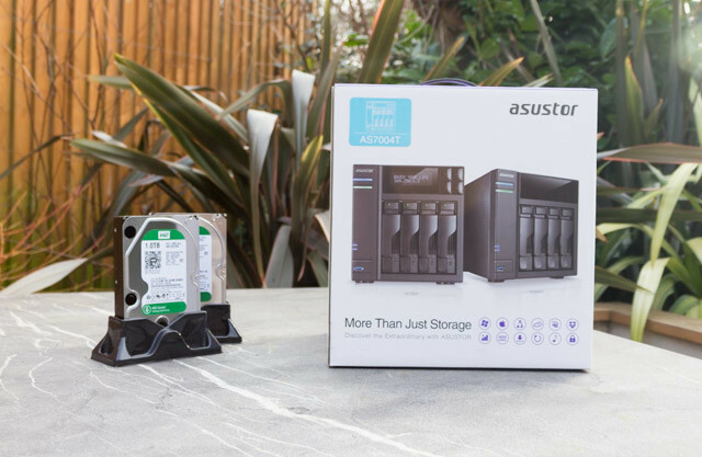 asustor as7004t nas - laatikko ja asemat