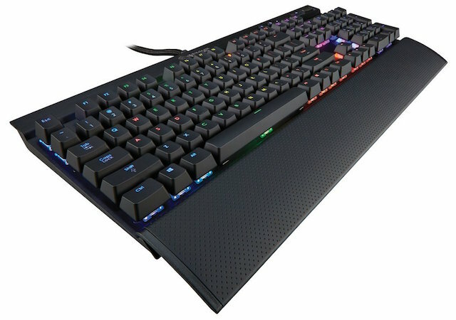 Corsair-pelaamista-K70