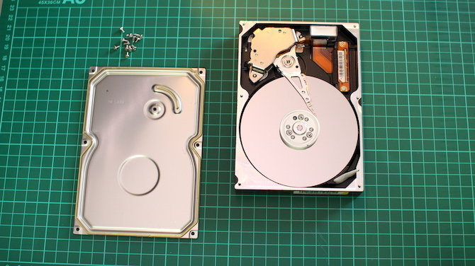 HDD sisäpuolella