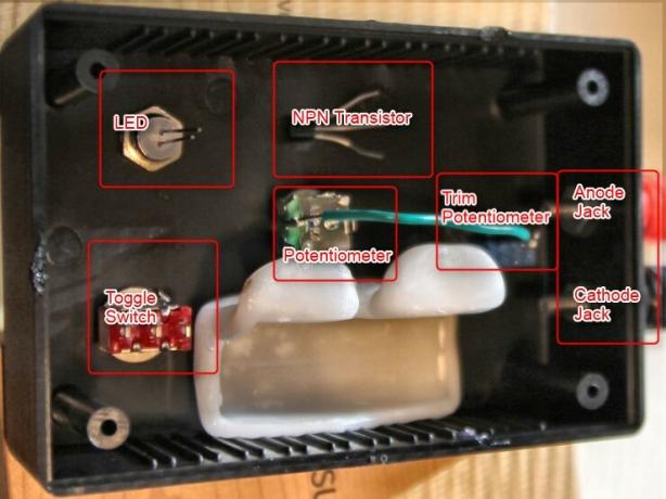 Zap itsesi älykkäämmäksi tällä DIY tDCS Brain Stimulator -projektilaatikolla, jossa ensimmäinen lanka ja asettelu